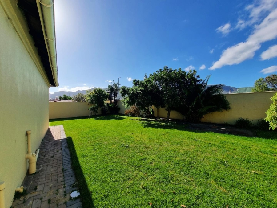 3 Bedroom Property for Sale in Sandbaai Western Cape